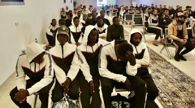Libya’da düzensiz göçmenler ilk defa kara yoluyla sınır dışı edildi