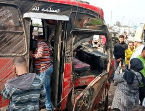 Mısır’da otobüs devrilmesi sonucu 20 kişi hayatını kaybetti