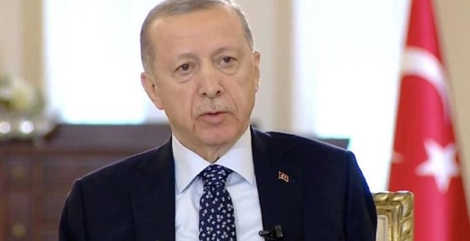 Cumhurbaşkanı Erdoğan canlı yayın sırasında rahatsızlandı